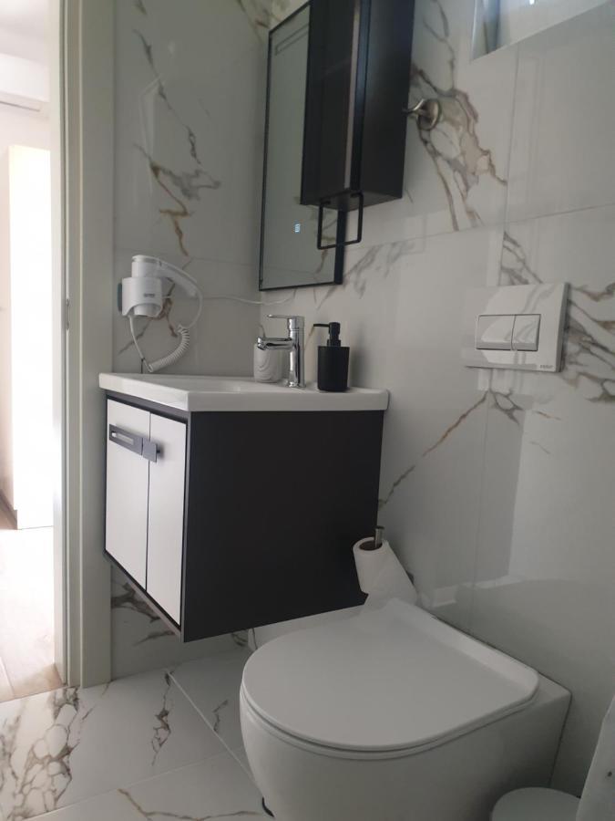 Rooms By George Dhermi Luaran gambar