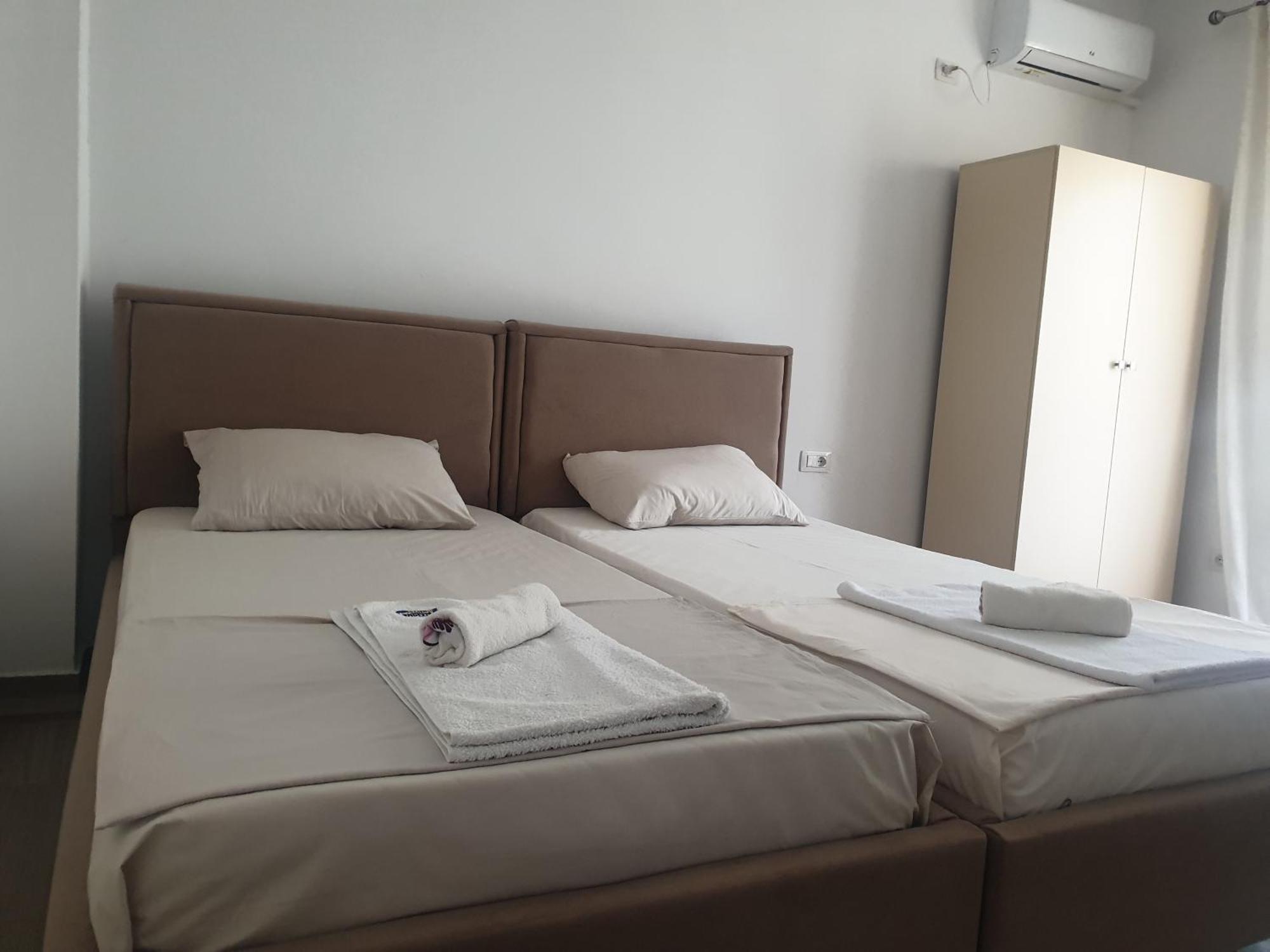 Rooms By George Dhermi Luaran gambar