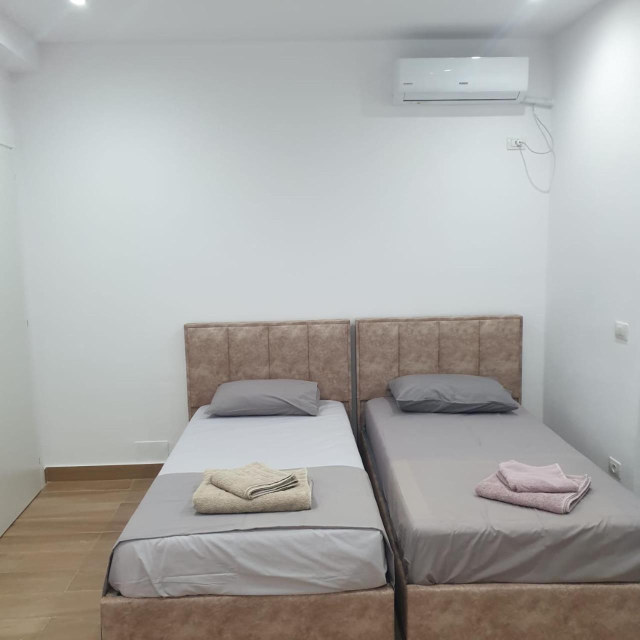 Rooms By George Dhermi Luaran gambar