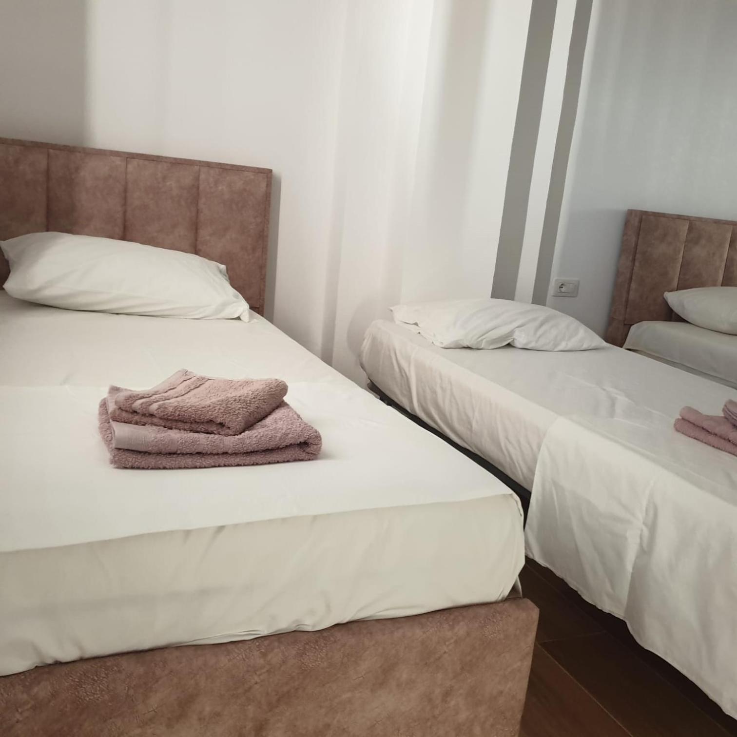 Rooms By George Dhermi Luaran gambar